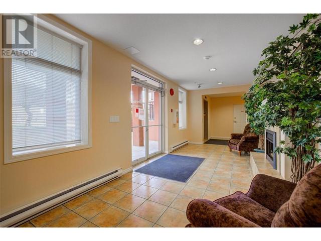106 - 1235 Klo Road, Condo with 2 bedrooms, 2 bathrooms and 1 parking in Kelowna BC | Image 2