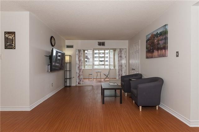 202 - 5 Lisa St, Condo with 3 bedrooms, 2 bathrooms and 1 parking in Brampton ON | Image 5
