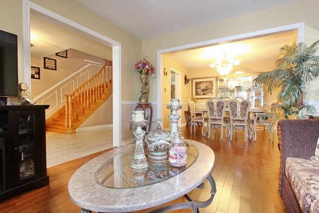84 Sungold Crt, House detached with 4 bedrooms, 5 bathrooms and 8 parking in Vaughan ON | Image 7