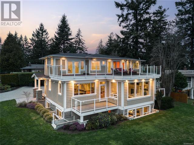 4924 Winterburn Pl, House detached with 8 bedrooms, 6 bathrooms and 5 parking in Saanich BC | Image 1