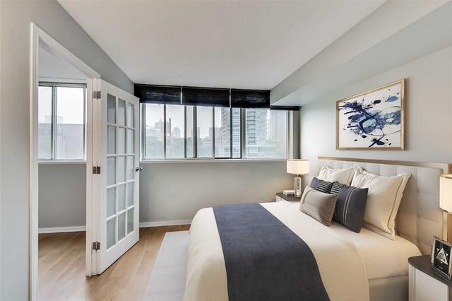 405 - 15 Maitland Pl, Condo with 2 bedrooms, 1 bathrooms and 1 parking in Toronto ON | Image 2
