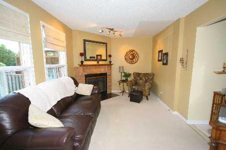 446 Petawawa Cres, House detached with 3 bedrooms, 3 bathrooms and 2 parking in Mississauga ON | Image 3