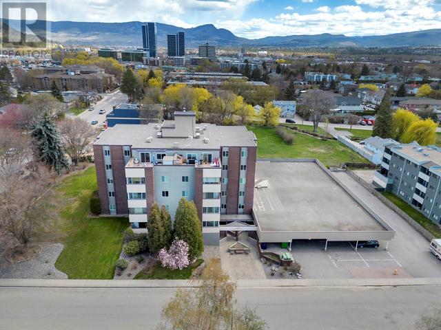 504 - 1915 Pacific Court, Condo with 3 bedrooms, 2 bathrooms and 1 parking in Kelowna BC | Image 33