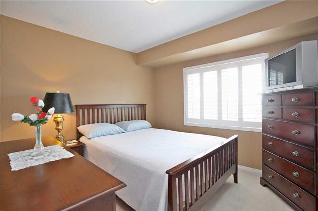 80 Mcfeeters Cres, House attached with 3 bedrooms, 4 bathrooms and 2 parking in Clarington ON | Image 14