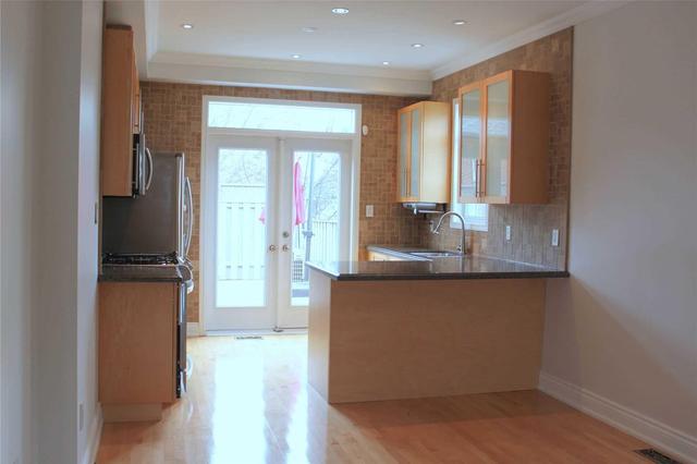 Th12 - 3890 Bloor St W, Townhouse with 2 bedrooms, 2 bathrooms and 2 parking in Toronto ON | Image 2