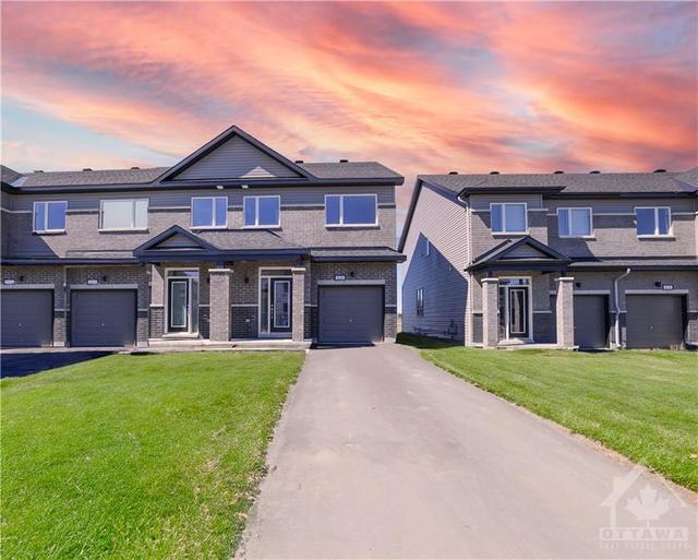 426 Fleet Canuck Private, Townhouse with 3 bedrooms, 3 bathrooms and 2 parking in Ottawa ON | Image 1