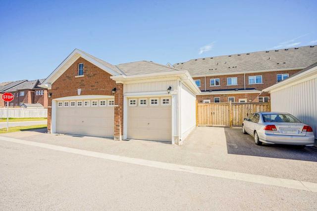 866 Castlemore Ave, House attached with 3 bedrooms, 4 bathrooms and 3 parking in Markham ON | Image 22