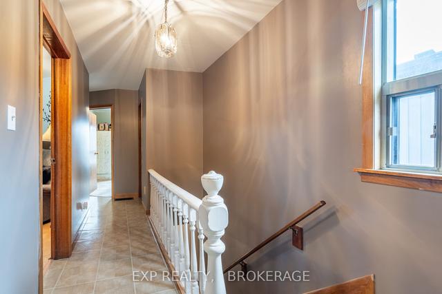 68 Gage Ave N, House detached with 4 bedrooms, 2 bathrooms and 2 parking in Hamilton ON | Image 18