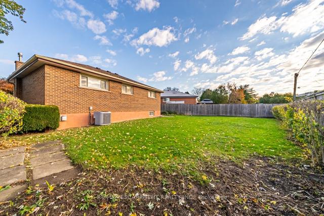 12 Doreen Crt, House detached with 3 bedrooms, 1 bathrooms and 3 parking in Hamilton ON | Image 27