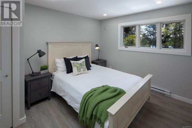 2324 Tryon Rd, House detached with 3 bedrooms, 3 bathrooms and 2 parking in North Saanich BC | Image 44