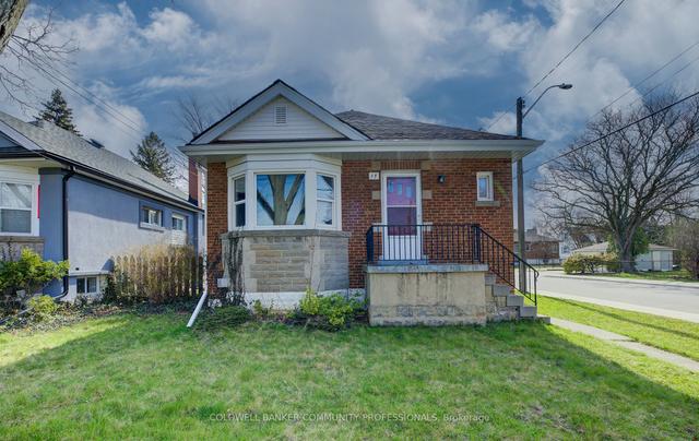 17 West 3rd St, House detached with 4 bedrooms, 2 bathrooms and 3 parking in Hamilton ON | Image 1