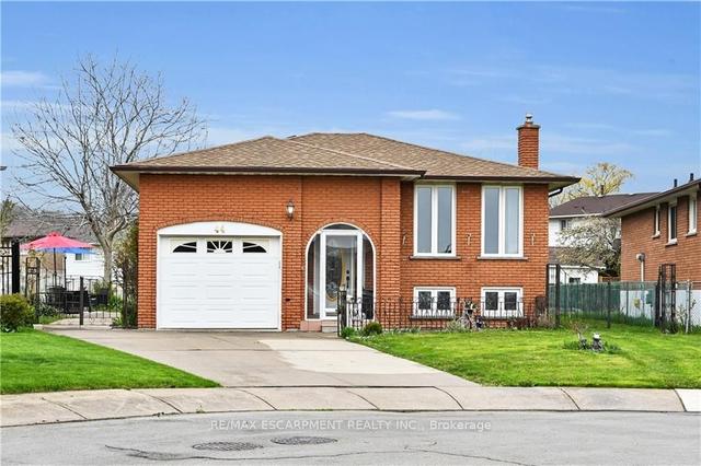 44 Tara Crt, House detached with 3 bedrooms, 2 bathrooms and 5 parking in Hamilton ON | Image 1