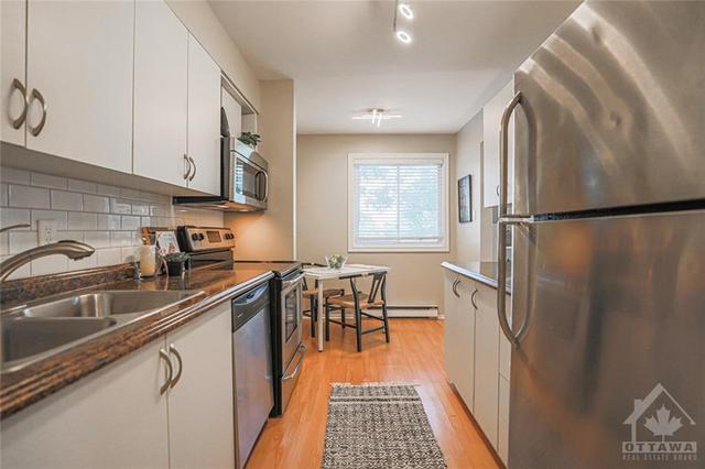 318 Tanguay Court, House attached with 2 bedrooms, 2 bathrooms and 1 parking in Ottawa ON | Image 12