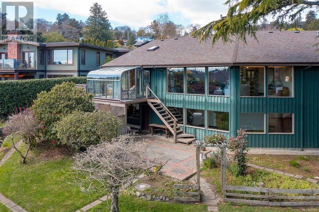3779 Mystic Lane, House detached with 2 bedrooms, 2 bathrooms and 2 parking in Saanich BC | Image 38