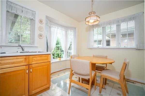 10 Dallas Rd, House detached with 3 bedrooms, 3 bathrooms and 2 parking in Toronto ON | Image 5