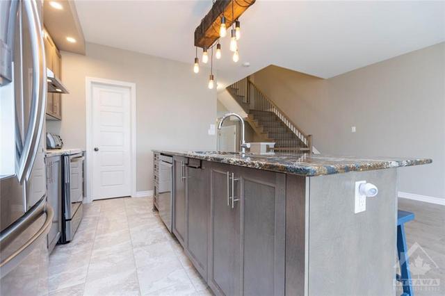 942 Geographe Terrace, Townhouse with 3 bedrooms, 4 bathrooms and 3 parking in Ottawa ON | Image 8