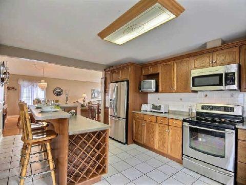 8098 Harvest Cres, House detached with 4 bedrooms, 2 bathrooms and 4 parking in Niagara Falls ON | Image 3