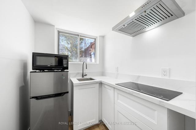 70 Fifth St, House detached with 2 bedrooms, 3 bathrooms and 1 parking in Toronto ON | Image 17