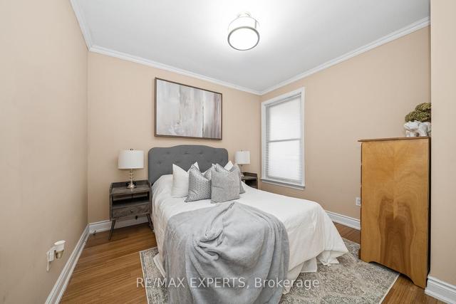 34 Risdon Crt, House detached with 3 bedrooms, 2 bathrooms and 5 parking in Toronto ON | Image 10