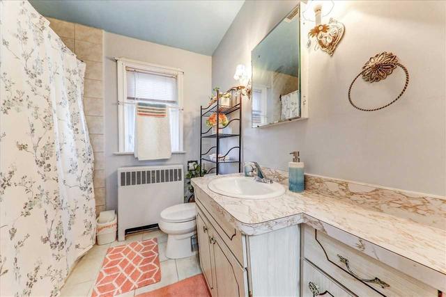 144 Bertrand Ave, House detached with 3 bedrooms, 2 bathrooms and 2 parking in Toronto ON | Image 16