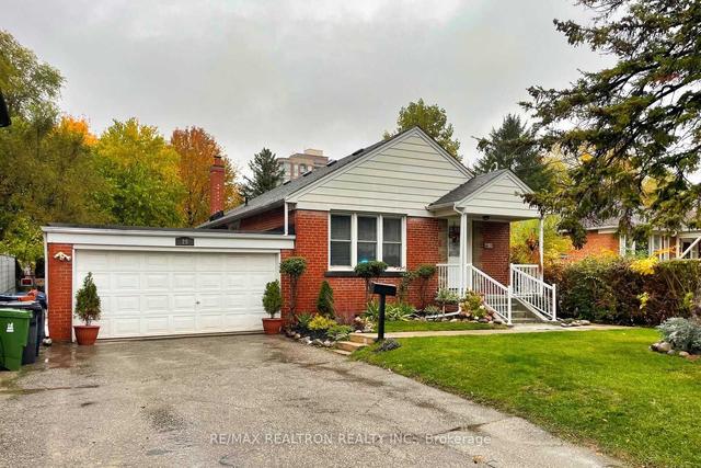 upper - 28 Irvington Cres, House detached with 3 bedrooms, 1 bathrooms and 2 parking in Toronto ON | Image 12