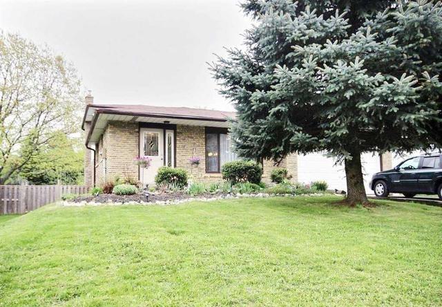 23 Simcoe St, House detached with 2 bedrooms, 2 bathrooms and 6 parking in Caledon ON | Image 2