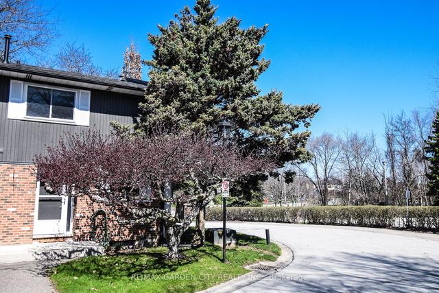 31 - 77 Linwell Rd, Townhouse with 2 bedrooms, 2 bathrooms and 1 parking in St. Catharines ON | Image 1