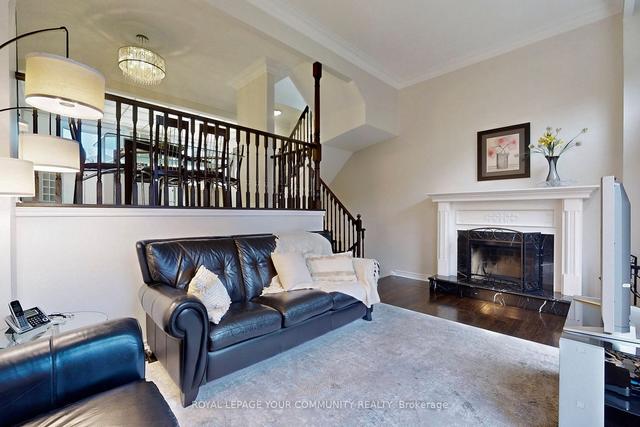 56 Carnival Crt, House detached with 3 bedrooms, 2 bathrooms and 3 parking in Toronto ON | Image 32