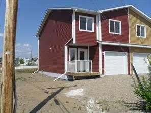 310 3rd Avenue Nw, Home with 3 bedrooms, 2 bathrooms and 2 parking in Manning AB | Image 1