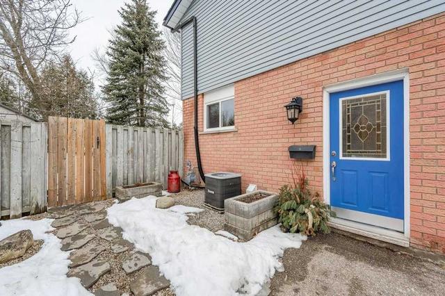 32 Leacock Ave, House semidetached with 3 bedrooms, 2 bathrooms and 5 parking in Guelph ON | Image 11