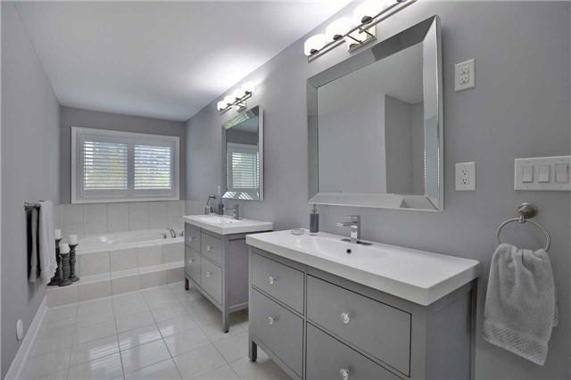981 Toscana Pl, House attached with 3 bedrooms, 3 bathrooms and 2 parking in Mississauga ON | Image 13