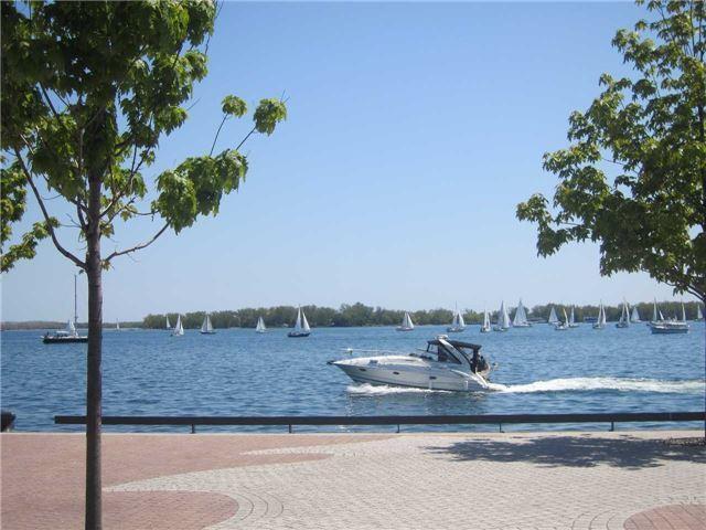 501 - 29 Queens Quay E, Condo with 2 bedrooms, 2 bathrooms and 1 parking in Toronto ON | Image 3