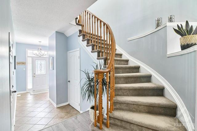 113 Gray Crescent, Townhouse with 3 bedrooms, 3 bathrooms and 3 parking in Ottawa ON | Image 15