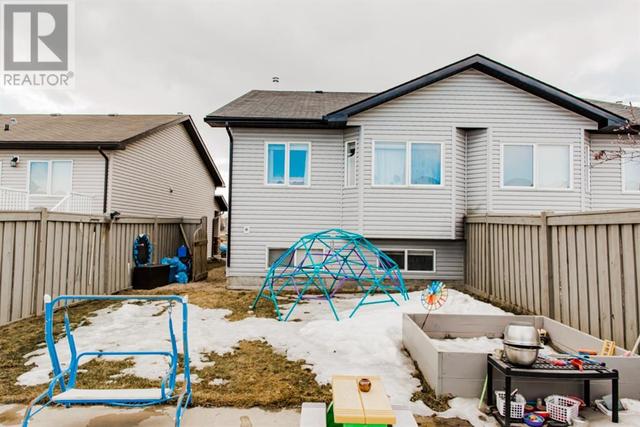 9009 Lakeland Drive, House semidetached with 4 bedrooms, 2 bathrooms and 2 parking in Grande Prairie AB | Image 26