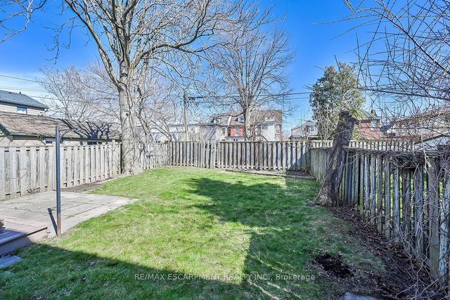 156 Rosslyn Ave N, House detached with 2 bedrooms, 1 bathrooms and 2 parking in Hamilton ON | Image 37