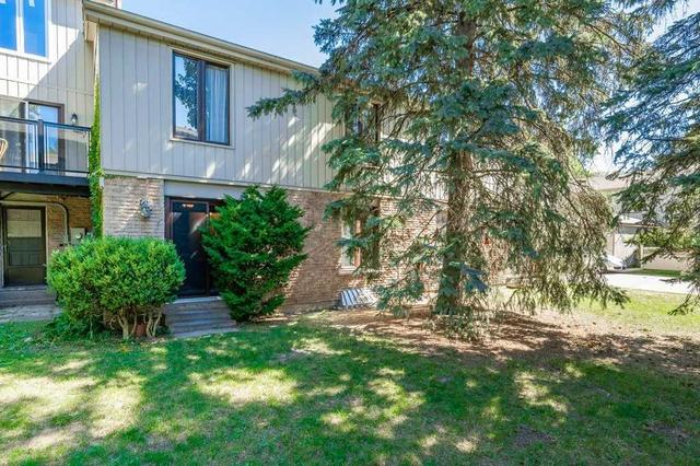63 Janefield Ave, Townhouse with 3 bedrooms, 3 bathrooms and 3 parking in Guelph ON | Image 35