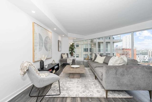 1801 - 210 Victoria St, Condo with 2 bedrooms, 3 bathrooms and 1 parking in Toronto ON | Image 4