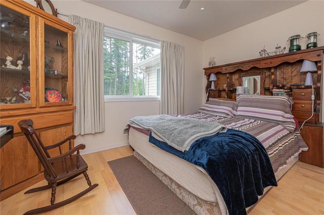 9038 Hummingbird Drive, House detached with 3 bedrooms, 3 bathrooms and 16 parking in Columbia Shuswap E BC | Image 25
