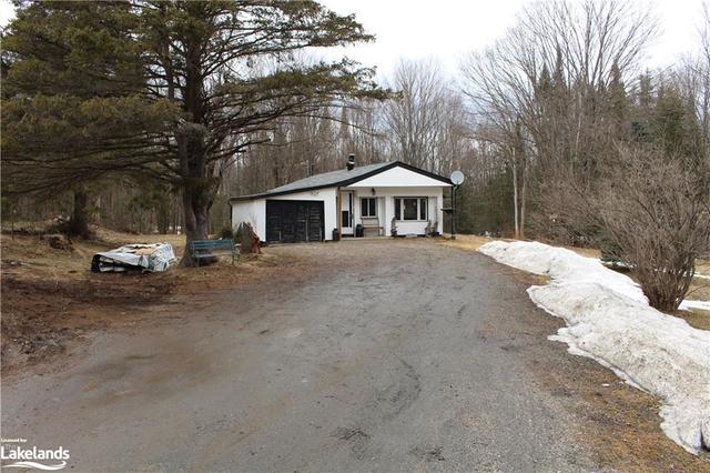 9828 Highway 118, House detached with 1 bedrooms, 1 bathrooms and 9 parking in Algonquin Highlands ON | Image 2