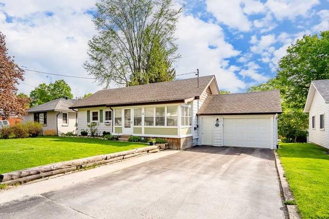 4 Anne St, House detached with 2 bedrooms, 2 bathrooms and 5 parking in Penetanguishene ON | Image 1