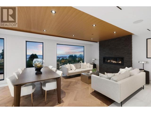 3325 Marine Drive, House detached with 4 bedrooms, 5 bathrooms and 4 parking in West Vancouver BC | Image 12