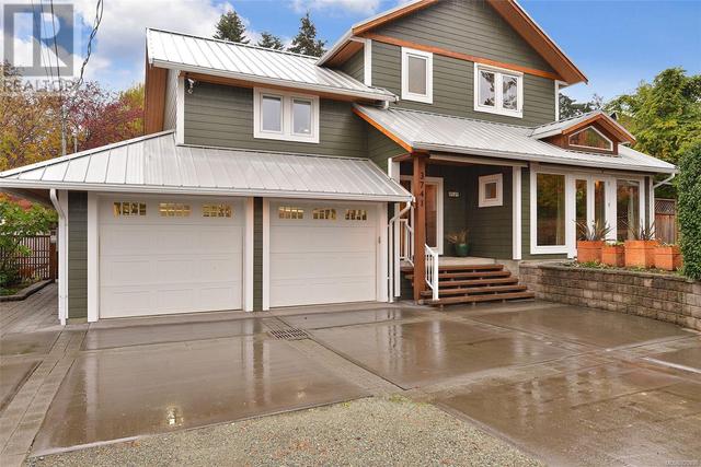 3741 Epsom Dr, House detached with 4 bedrooms, 4 bathrooms and 4 parking in Saanich BC | Card Image