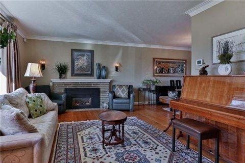 22 Cranleigh Crt, House detached with 3 bedrooms, 2 bathrooms and 2 parking in Toronto ON | Image 3