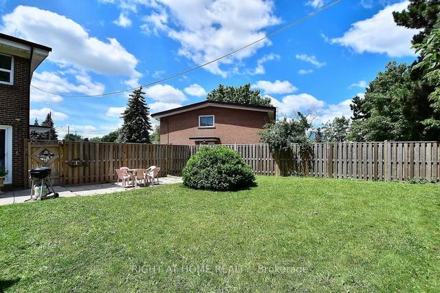 82 Baltray Cres, House semidetached with 3 bedrooms, 2 bathrooms and 6 parking in Toronto ON | Image 11