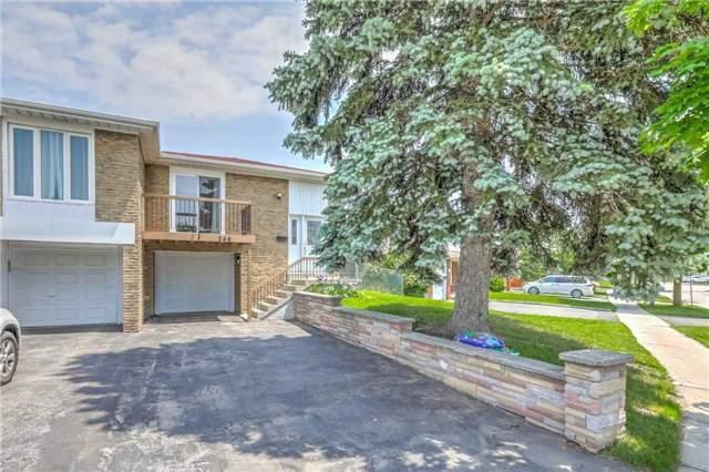 246 Shawnee Circ, House semidetached with 3 bedrooms, 3 bathrooms and 2 parking in Toronto ON | Image 1