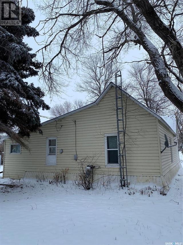 218 Clare Street, House detached with 2 bedrooms, 1 bathrooms and null parking in North Portal SK | Image 11