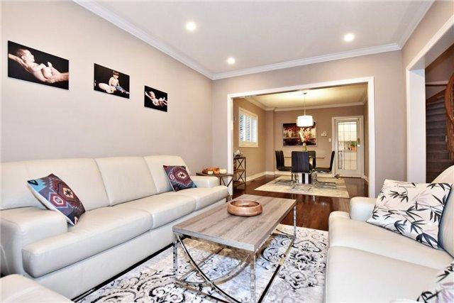 355 Carruthers Ave, House detached with 4 bedrooms, 3 bathrooms and 2 parking in Newmarket ON | Image 5