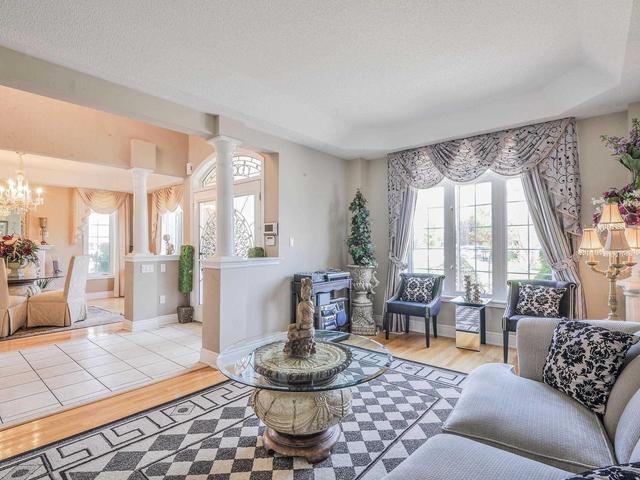 32 Adriatic Cres, House detached with 4 bedrooms, 5 bathrooms and 6 parking in Brampton ON | Image 3