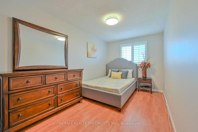 66 Carisbrook Crt, Townhouse with 3 bedrooms, 2 bathrooms and 2 parking in Brampton ON | Image 22