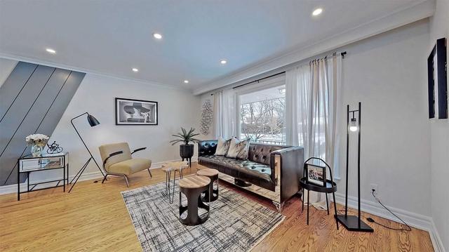 upper - 17 Baroness Cres, House detached with 3 bedrooms, 2 bathrooms and 4 parking in Toronto ON | Image 34